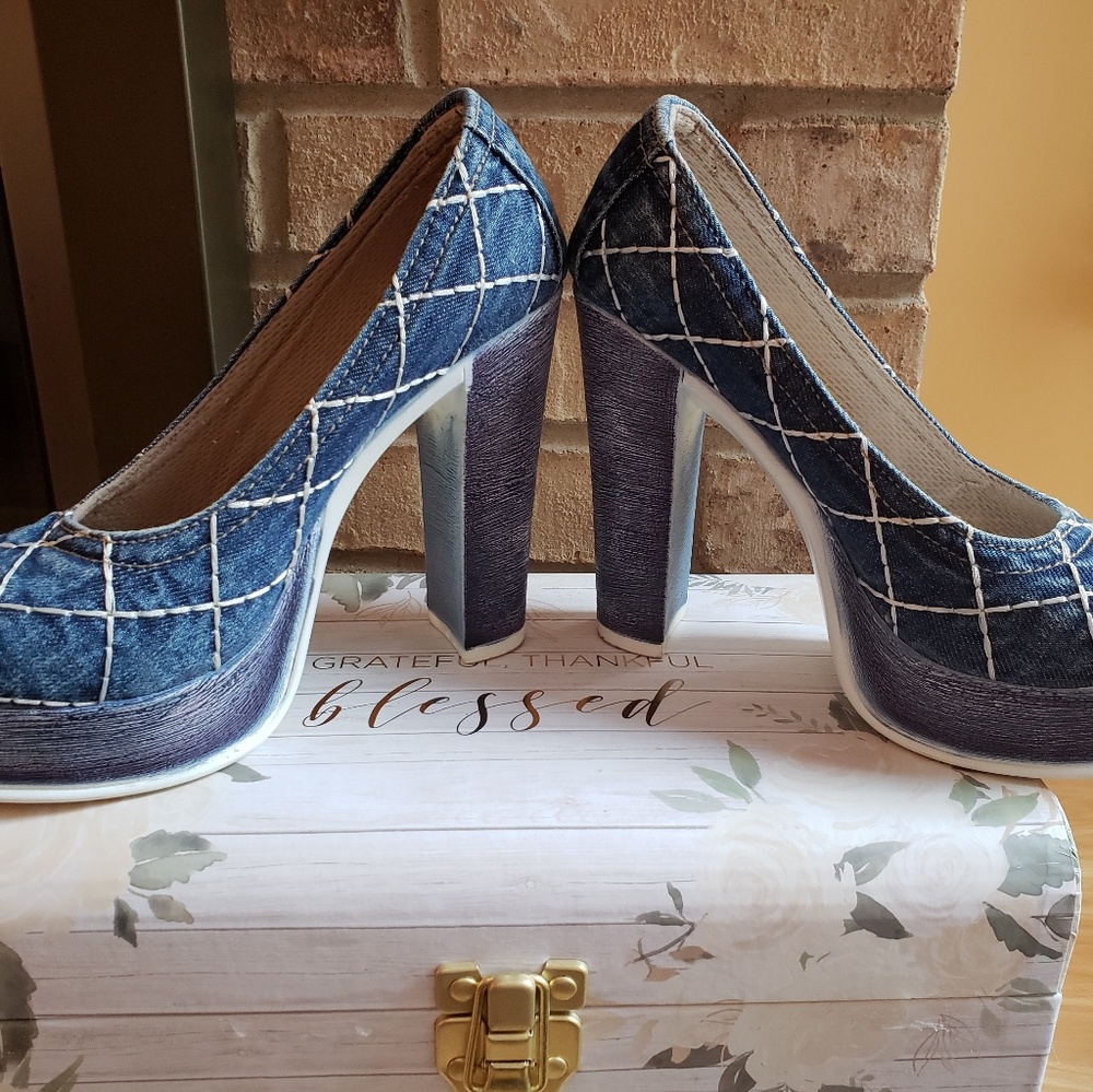 Jean Shoes - Picture 2 of 5